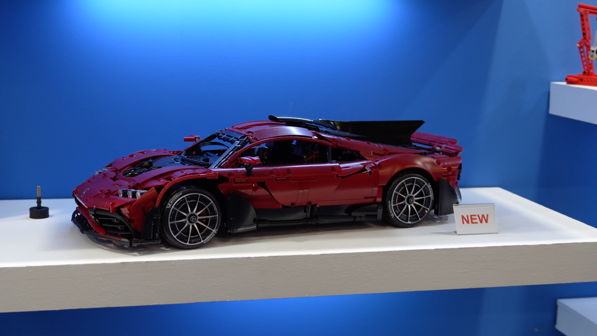 CaDA Stand mit AMG und Tankstelle