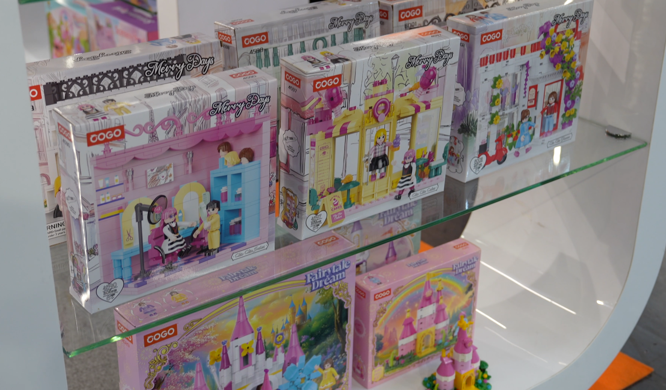 Cogo Stand mit klassischen Sets