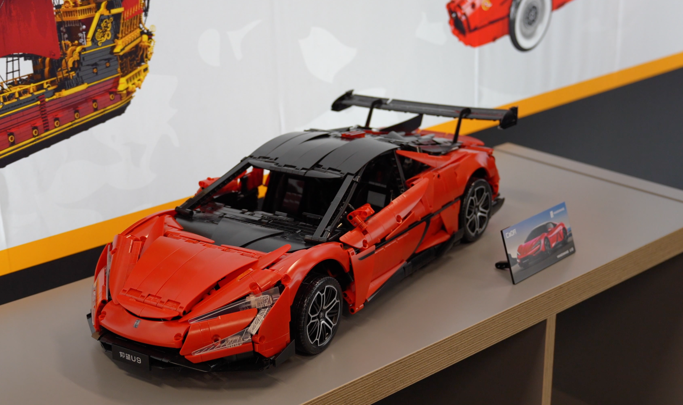 Freakware Stand mit Elektronik-Gadgets