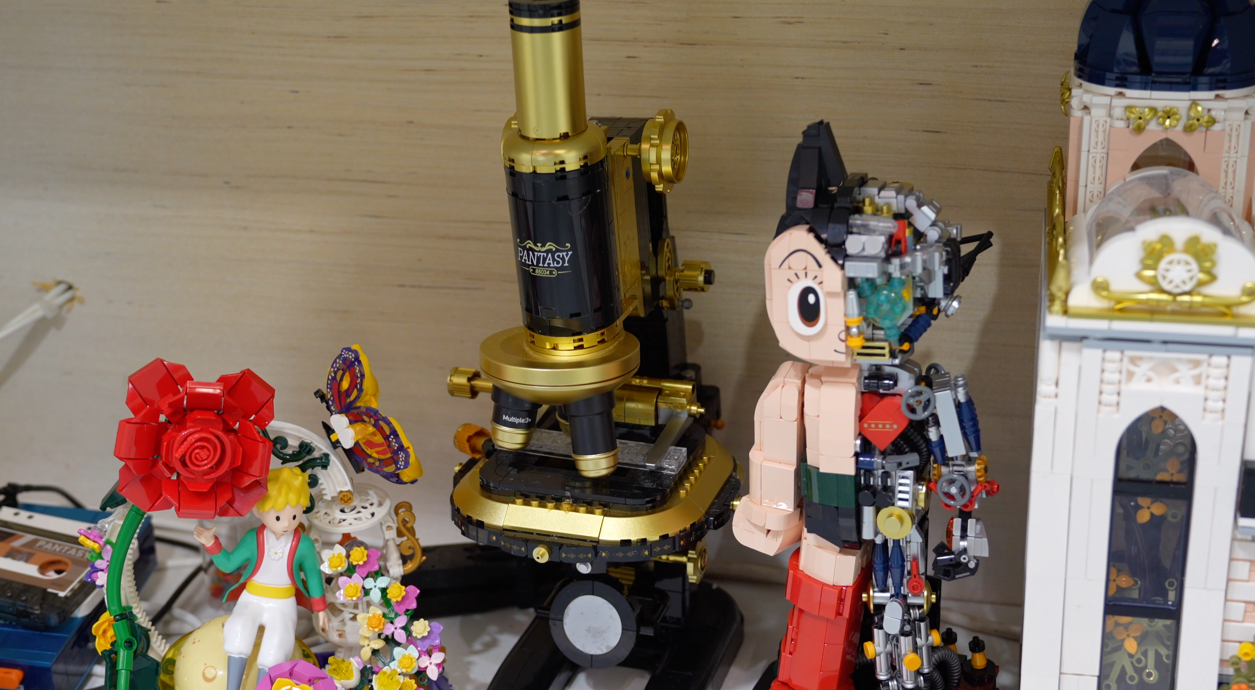 Pantasy Stand mit der geheimen Kammer