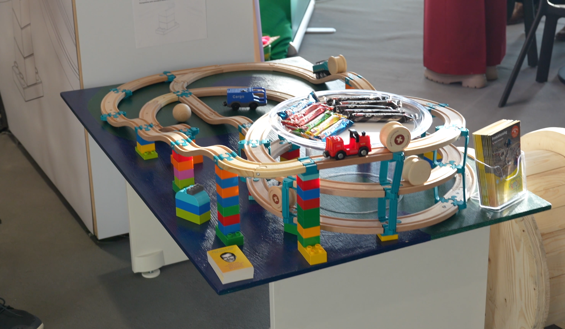 Yamba Helix-Bahn für Holzeisenbahnen