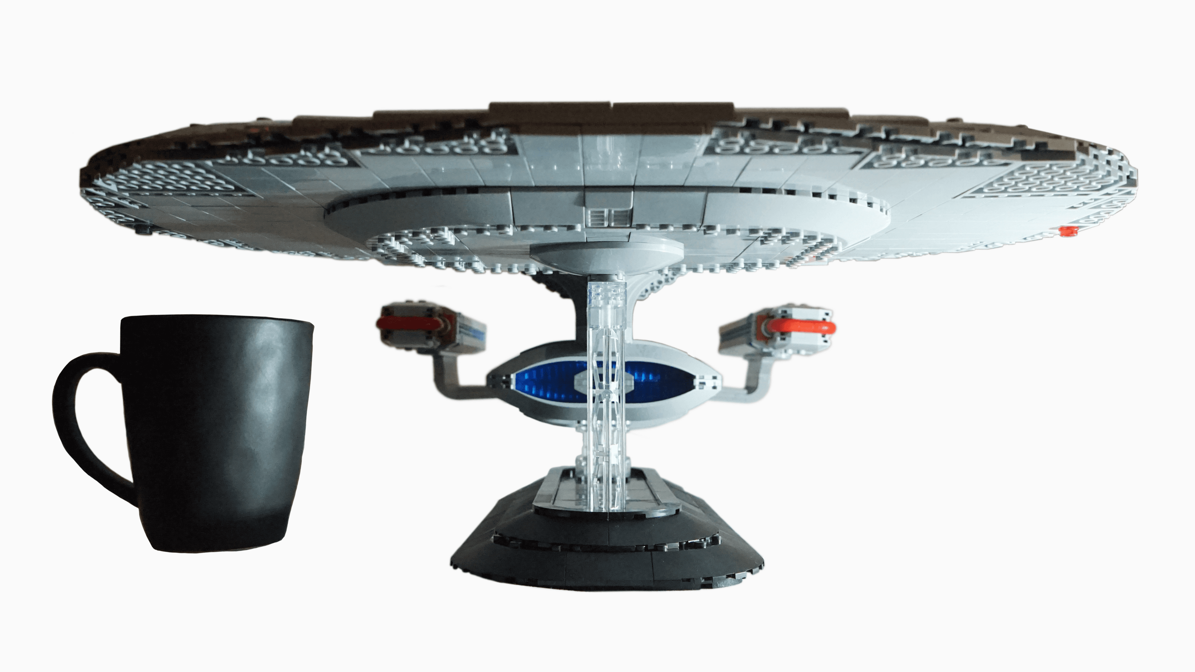 Klemmbausteinmodell der USS Enterprise D von Vorne